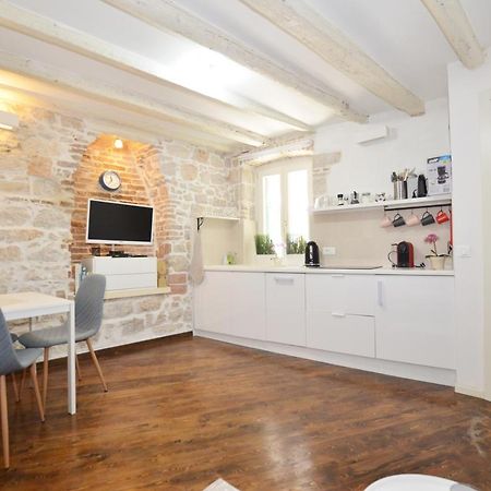 Pisinium Apartment Ровінь Екстер'єр фото