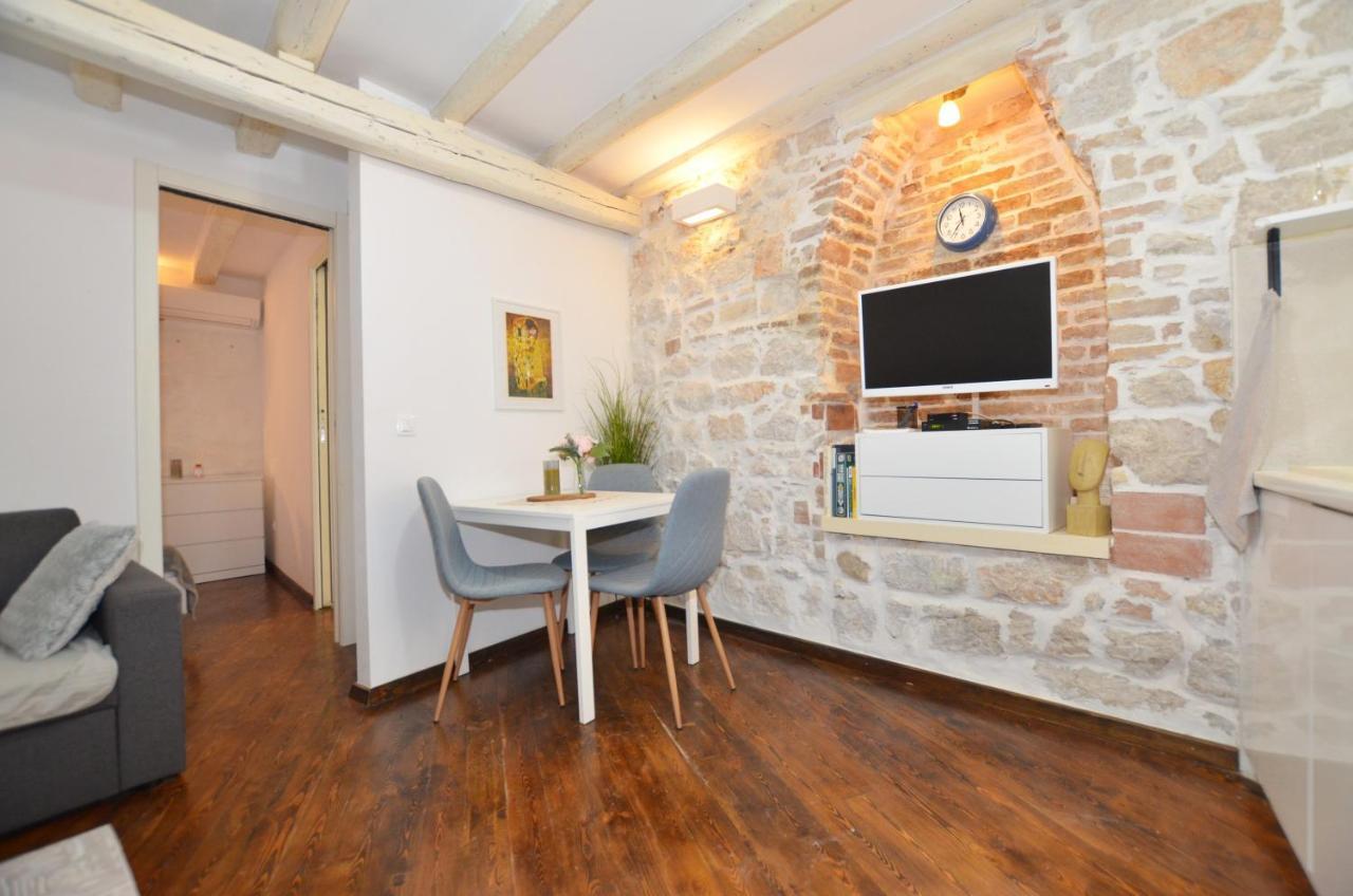 Pisinium Apartment Ровінь Екстер'єр фото