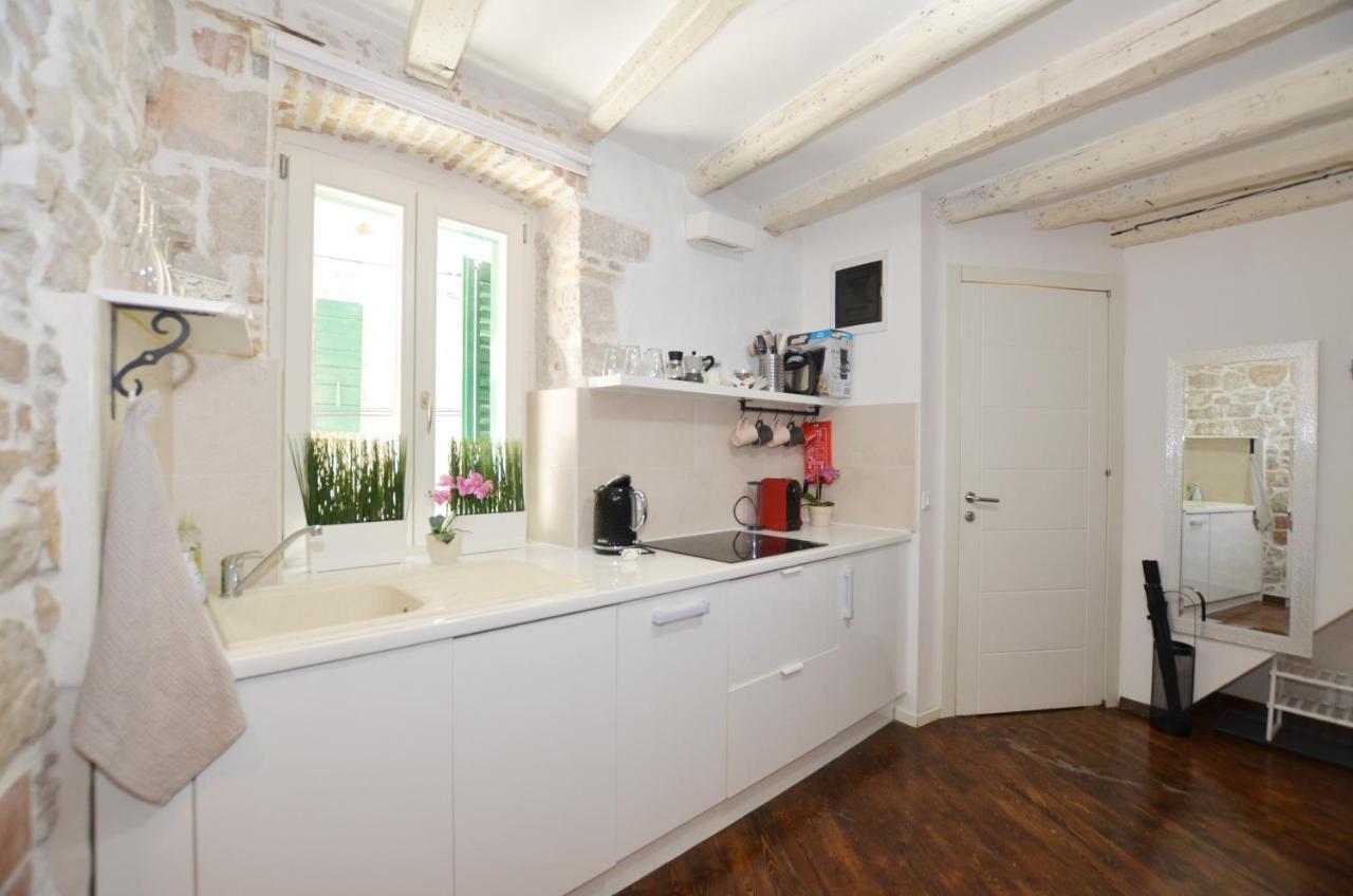 Pisinium Apartment Ровінь Екстер'єр фото